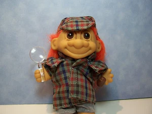 DETECTIVE / SHERLOCK HOLMES - Muñeca Russ Troll 5" - NUEVA EN BOLSA ORIGINAL - NARANJA - Imagen 1 de 7