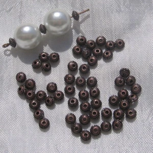 SET MIT 50 ZWISCHENPERLEN KREISEL 5 MM x 3 mm KUPFER LOCH 1,5 MM SCHMUCK Q23 - Bild 1 von 3