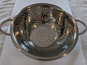 SALT™ Edelstahl 5 Quart Sieb 11 Zoll Durchmesser mit Fußboden - Bild 1 von 4