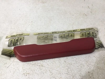 Almofada de descanso de braço vermelha para porta de passageiro Camaro destro 1968 1969 - Imagem 1 de 4