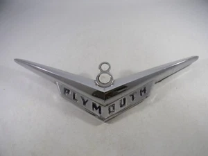 Plymouth Belvedere 1955 V8 emblema capó 1599554 - Imagen 1 de 7