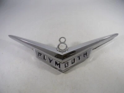 Plymouth Belvedere 1955 V8 emblema capó 1599554 Foto 1 de 4
