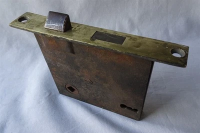 Cerradura de puerta de mortaja vintage con pestillo, perno muerto y placa frontal de latón macizo Foto 1 de 4