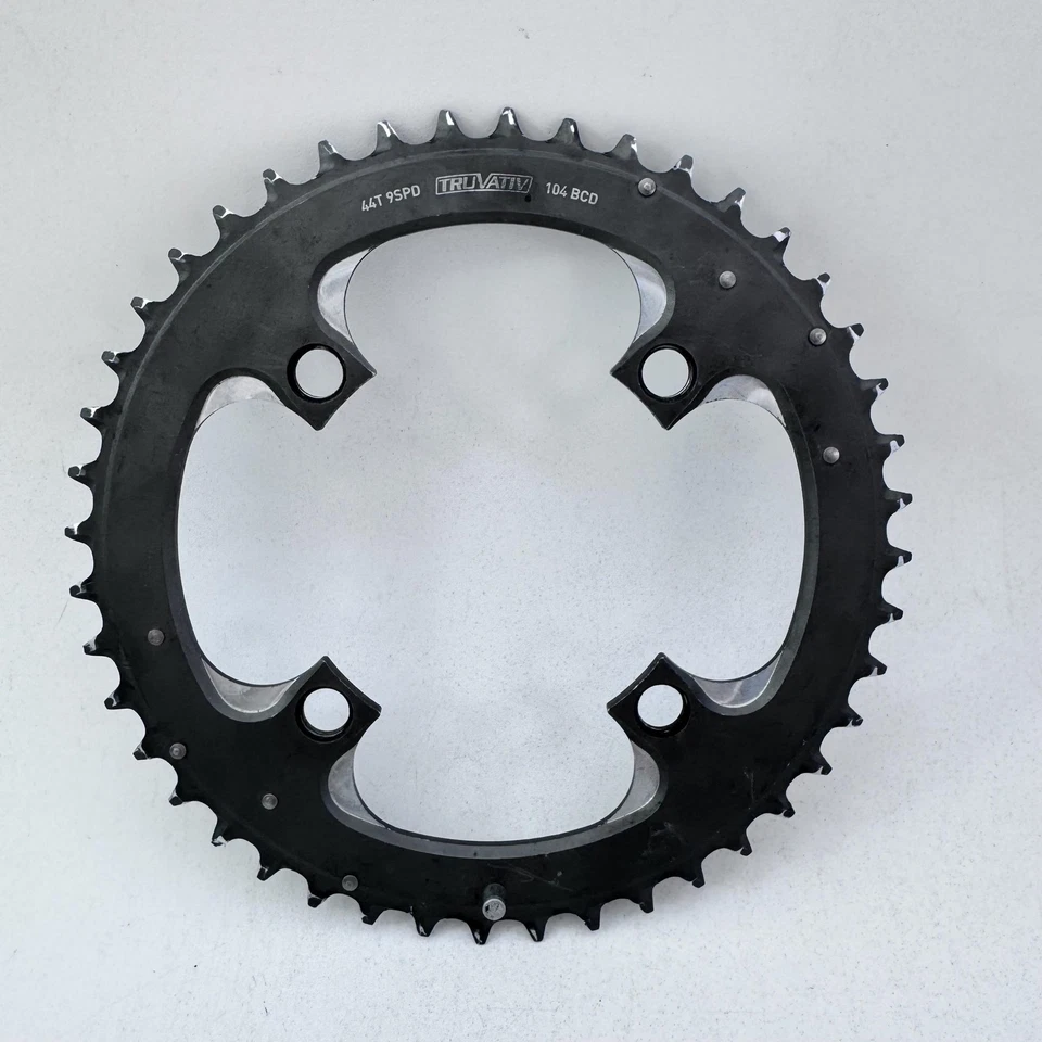Передняя звездочка Truvativ 44T 9 скоростей 104 BCD 4 болта серая для горного велосипеда A47 - Изображение 1 из 4