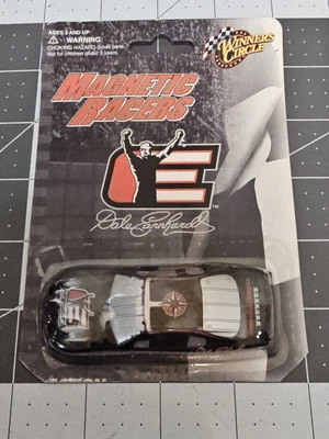 Nuevo De Colección Dale Earnhardt MAGNETIC RACER NASCAR Ganadores Círculo ACCIÓN Sellado Foto 1 de 2