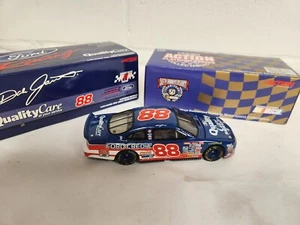 Dale Jarrett #88 Quality Care 1998 Ford Taurus Platinum Series Ltd 1:32 Scale - Picture 1 of 8