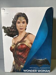 DC Collectibles Statue Wonder Woman Gal Gadot Batman vs Superman Collector Owned