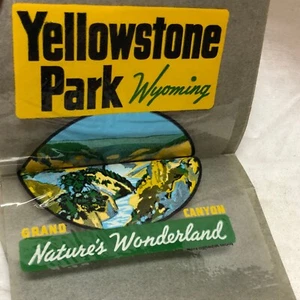 VINTAGE SOUVENIR YELLOWSTONE PARK Nature's Wonderland WYOMING DECAL ARTE - Foto 1 di 7