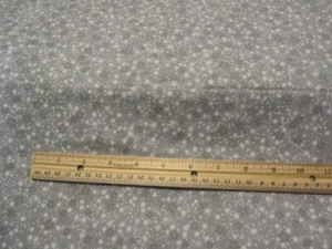 Tela de franela gris de 2 yardas con estrellas gay y blancas - Imagen 1 de 1