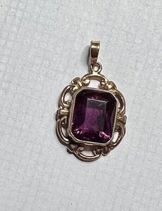 Vintage 10K Yellow Gold Amethyst Glass Pendant ๐ - Picture 1 of 6