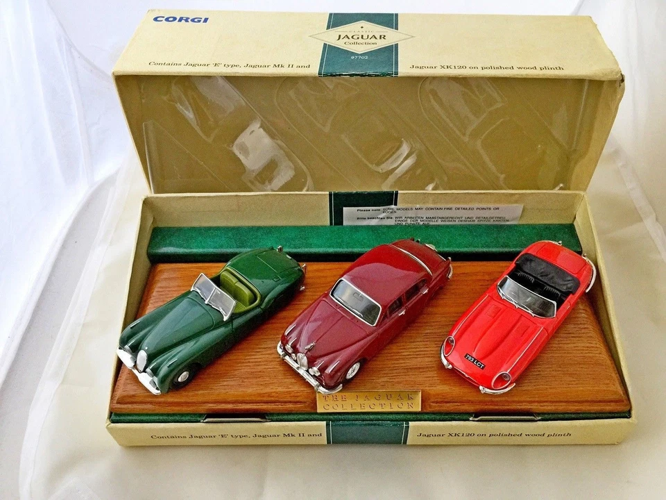 CORGI JAGUAR SET 3 JAGUAR COLLECTION BOX 1/43. n/ SCHUCO BBR DINKY MINICHAMPS - Immagine 1 di 3