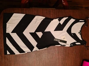 Junior schwarz & weiß Kleid von XOXO Größe XS - Formpassform ohne Reißverschlüsse - Neu mit Etikett - Bild 1 von 4