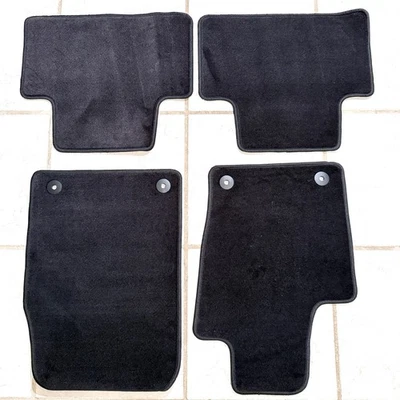 2018 - 2022 年 JEEP GRAND CHEROKEE WK FLOOR CARPET 盖衬里垫 4 件套原始设备制造商 — 第 1/4 张图片