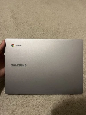 Chromebook Samsung XE310XBA-KC1US 11" Celeron 4GB RAM 32GB eMMC ligeramente usado Foto 1 de 4