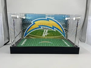 Mini vitrina de casco Los Angeles Chargers personalizada 2 con luces LED - Imagen 1 de 7