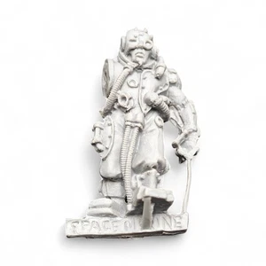 Techmarine Body Resin Bits Warhammer 40K Space Marines Adeptus Mechanicus 2004 - Picture 1 of 4