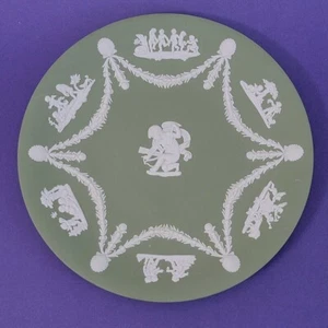 Plato Coleccionista Wedgwood England Jasperware Crema sobre Celadón Verde 734 - Imagen 1 de 2