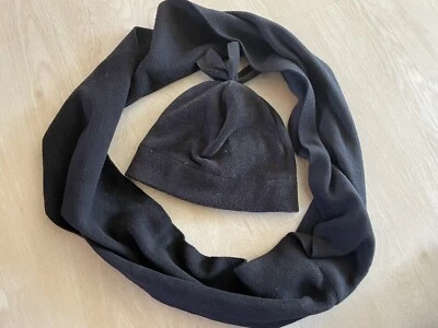 Bufanda y sombrero infinito de vellón negro Foto 1 de 4