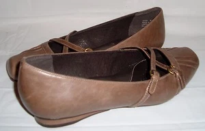 Clarks Artisan Taupe Brown Criss Cross Mary Jane 8 Active Air Slip On Flat Shoes - Picture 1 of 9