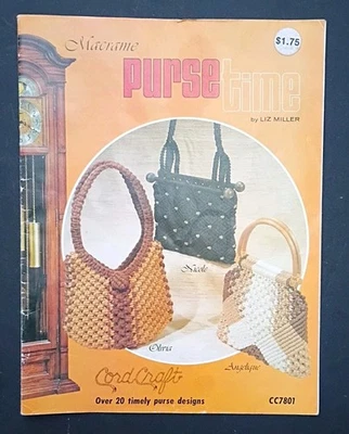 MACRAME PURSE TIME Handbags 20 Timely Designs Liz Miller 1978 23 page Book VTG - Immagine 1 di 4