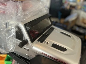 Axial SCX6 Jeep JLU 4dr Wrangler Windshield Visor - Picture 1 of 4