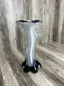 "Jarrón de vidrio elástico púrpura y blanco vintage de 7 1/2""" - Imagen 1 de 4