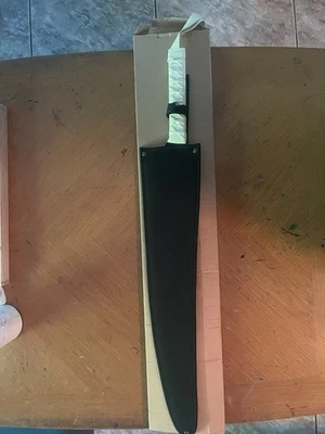 Espada Fantacy envoltura blanca Foto 1 de 3