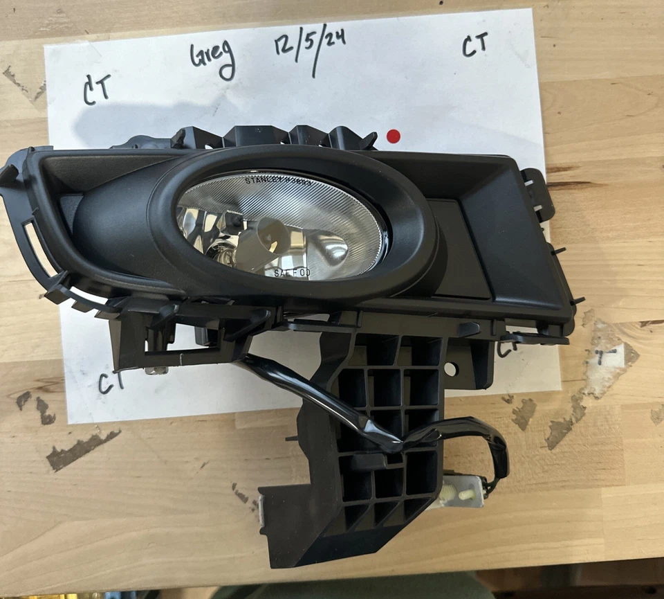 Faro antiniebla delantero derecho pasajero Mazda 3 2007-2009 OEM NUEVO BAN7-51-680B Foto 1 de 1