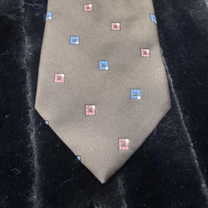 Vintage Wembley Tie Mens Square Pattern Necktie Made USA Classic 90s - Picture 1 of 6