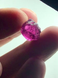 6.8Ct Mindblowing Rough Rare Purple Garnet Natural Color Facet Grade @Tanzania - Picture 1 of 5