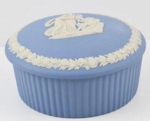 Lovely Wedgwood Blue and White Jasperware Lidded Ribbed Round Trinket Box - Picture 1 of 3