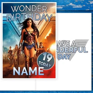 Tarjeta de cumpleaños de superhéroe de Wonder Woman. Personalizar con nombre y edad. - Imagen 1 de 4