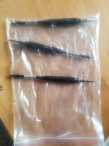 3 Freccette Punta Acciaio 18 Grammi Profilo Slim Dritto Nero Rivestimento PVD No Voli - Foto 1 di 5