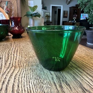 Vtg Anchor Hocking Emerald Green Glass Mixing Bowl 4” Tall 5.5” Diameter - Picture 1 of 4
