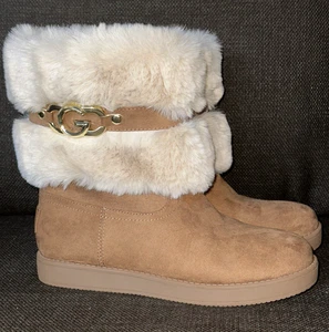 G by Guess Stiefeletten Damen Größe 7 hellbraun beige Kunstfell Wildleder GGAVRAGE-R - Bild 1 von 7
