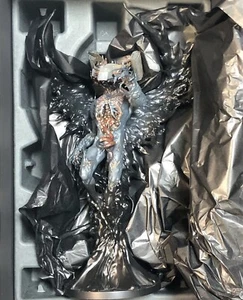 Statua Uomo Magellano Solo DEATH STRANDING 2: ON THE BEACH Edizione da Collezione - Foto 1 di 11