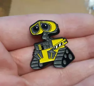 WALL-E ROBOT PIN Disney movie animation hat bag pack pinback brooch Wally enamel - Picture 1 of 3