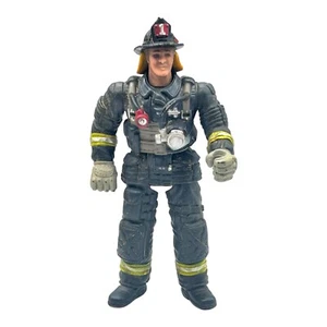Fire Squad Fireman W/ Black Helmet & Outfit 4" Action Figure Chap Mei 2002 - Picture 1 of 5