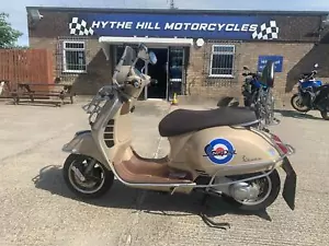 Piaggio Vespa GTS300 ABS - Picture 1 of 5