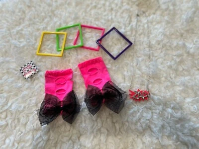 Lote Accesorios Años 80 Collar Pulseras Pin Y Guantes Sin Dedos Foto 1 de 4