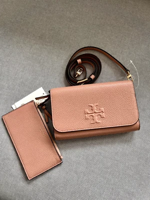 Bandolera Tory Burch para mujer Thea cartera plana de cuero granulado 75029 rosa Foto 1 de 4