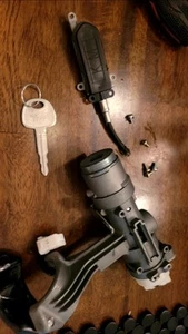 2005-2010 Kia Sportage Auto Ignition Lock Cylinder Assembly With Key OEM - Picture 1 of 5