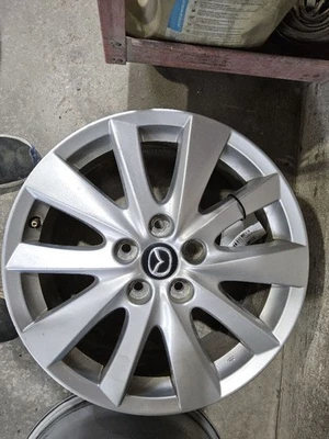 Llanta Mazda CX-5 2013-2016 17x7 aluminio 10 radios rectos Foto 1 de 4