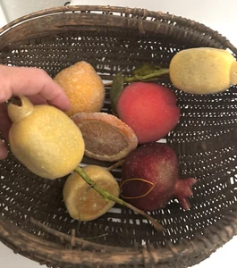 Vintage Posten 6 FAUX gezuckerte FRÜCHTE Zitronen Apfel Granatapfel DEKOR KORB SCHÜSSEL FÜLLER - Bild 1 von 12