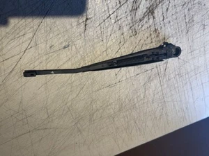 97-00 JEEP WRANGLER BRAZO LIMPIAPARABRISAS TRASERO OEM TECHO RÍGIDO TJ ORIGINAL 1997-2000 00 TJ - Imagen 1 de 3