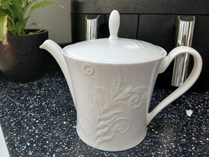 WEDGWOOD NATURE LARGE TEAPOT - Picture 1 of 6