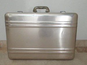 VTG Zero Halliburton Aluminum Suitcase silver Luggage Large 26"x18x9" combo lock - Picture 1 of 15