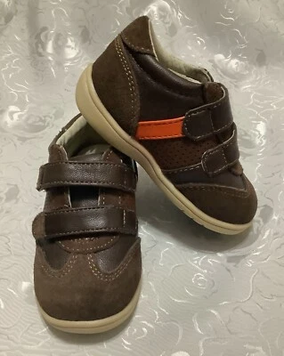 Zapatos de bebé Mobility Everest marrón bruñido talla 4 (fondo azul) Foto 1 de 4