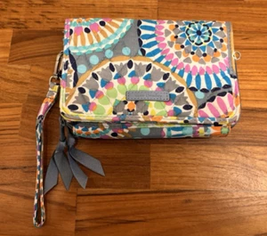 Vera Bradley Sunny Medallion RFID Crossbody Wristlet Wallet 3-in-1 Quilt Cotton - Picture 1 of 11
