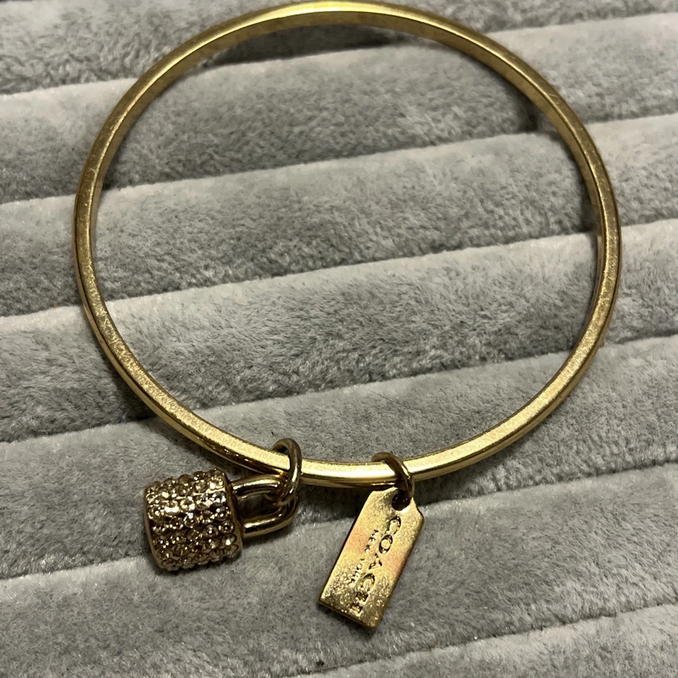 Pulsera con candado de diamantes de imitación Coach Foto 1 de 4